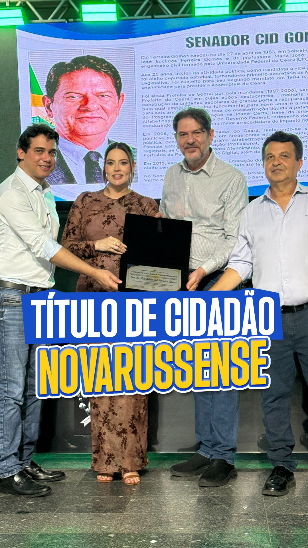 Júnior Mano homenageia Cid Gomes em Nova Russas