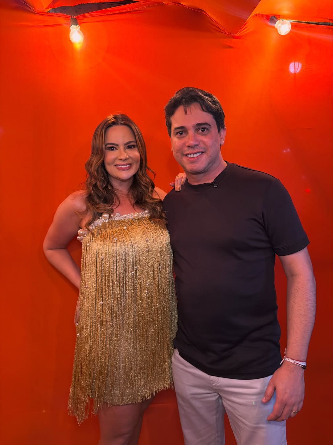 Deputado Júnior Mano ao lado de Giordana Mano durante o Festeja Nova Russas 2026