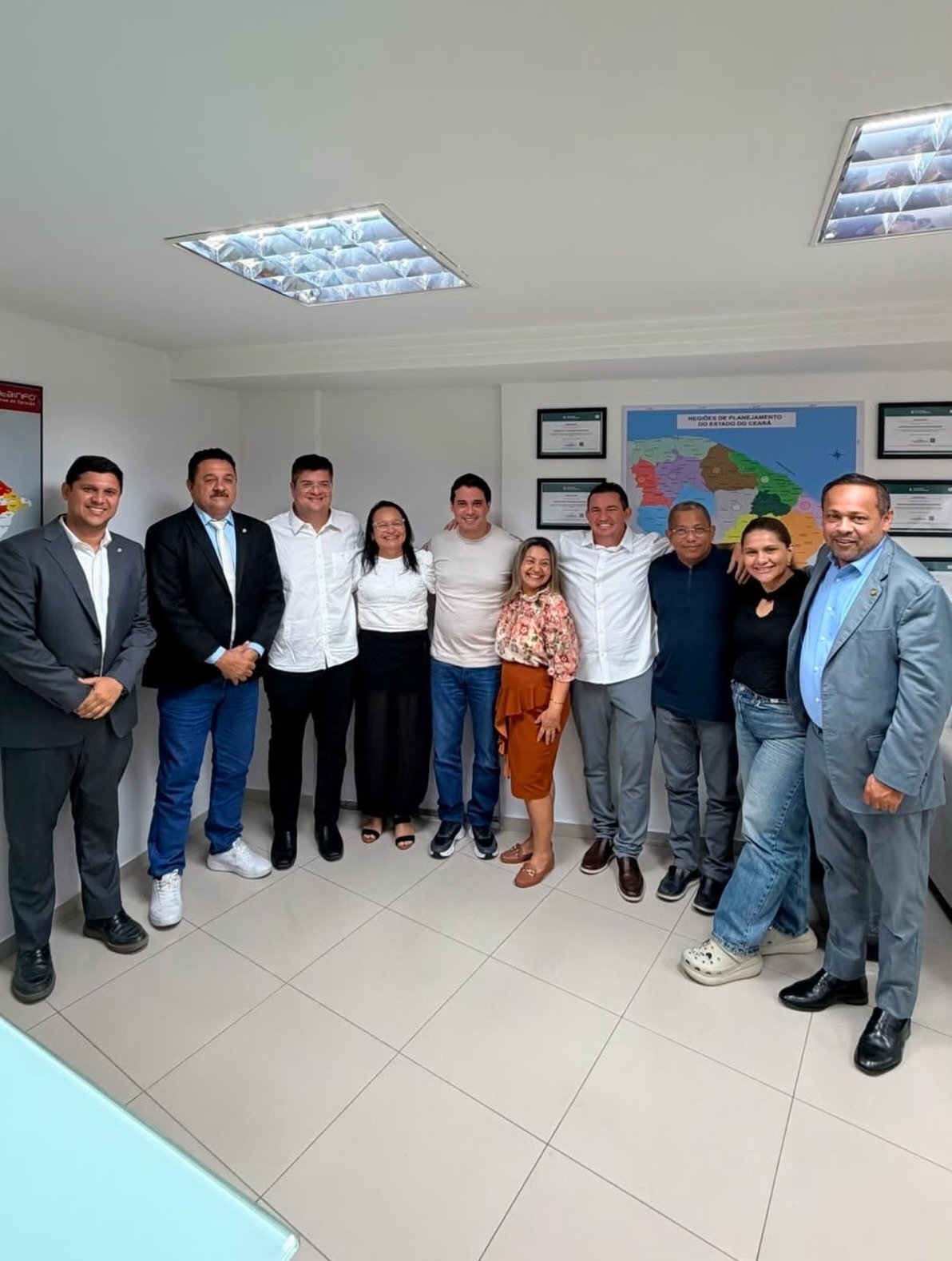 Deputado Júnior Mano reunido com time de vereadores aliados ao prefeito Evandro Leitão em Fortaleza