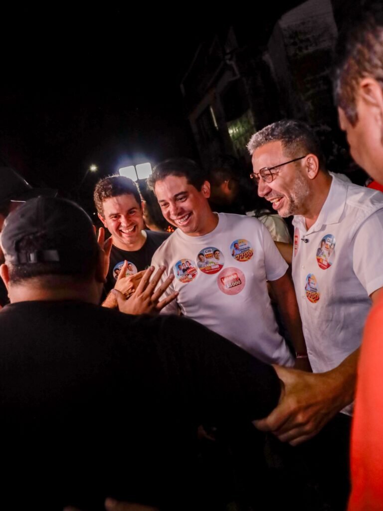 Júnior Mano em encontro com aliados e participantes em Fortaleza