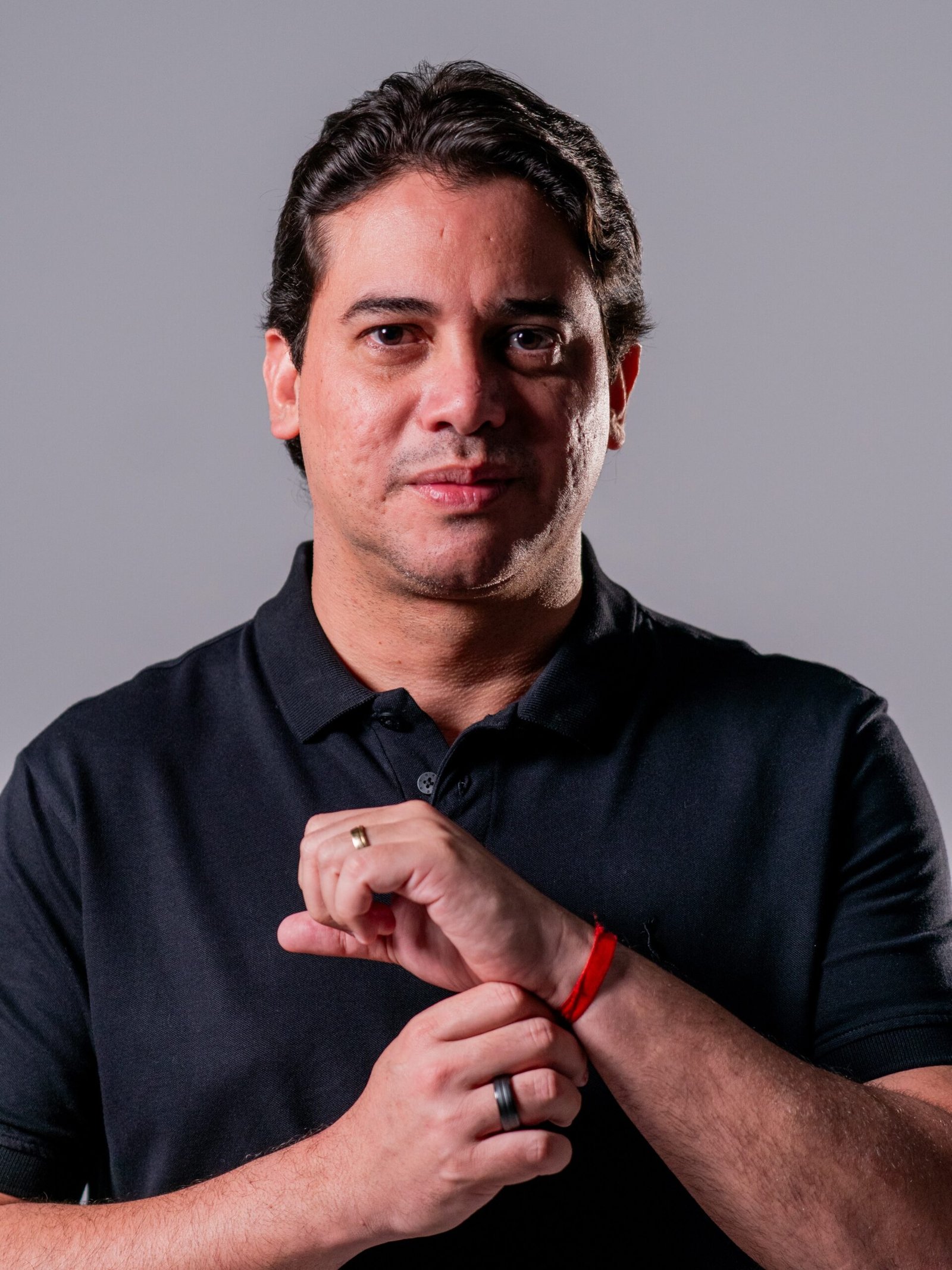 Imagem da publicação de Júnior Mano com mensagem de fé e gratidão.